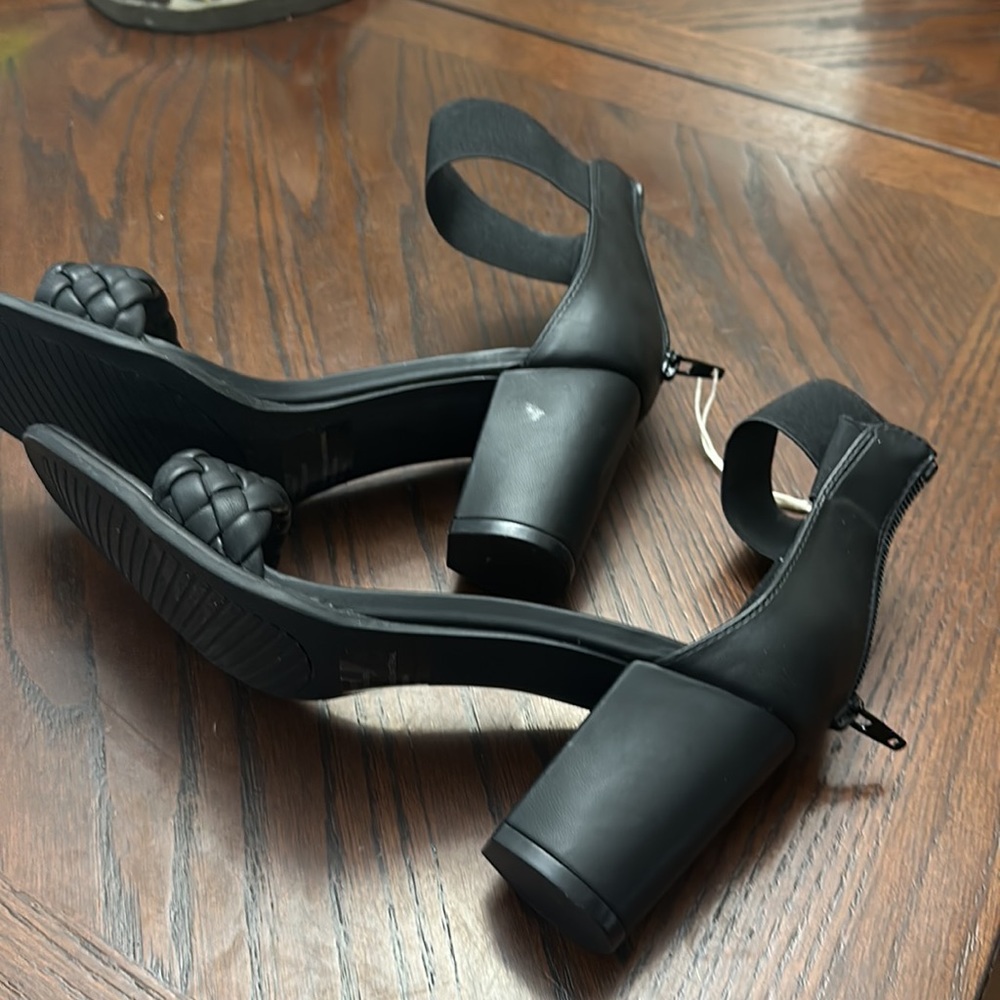 Heels - Picture 2 of 4
